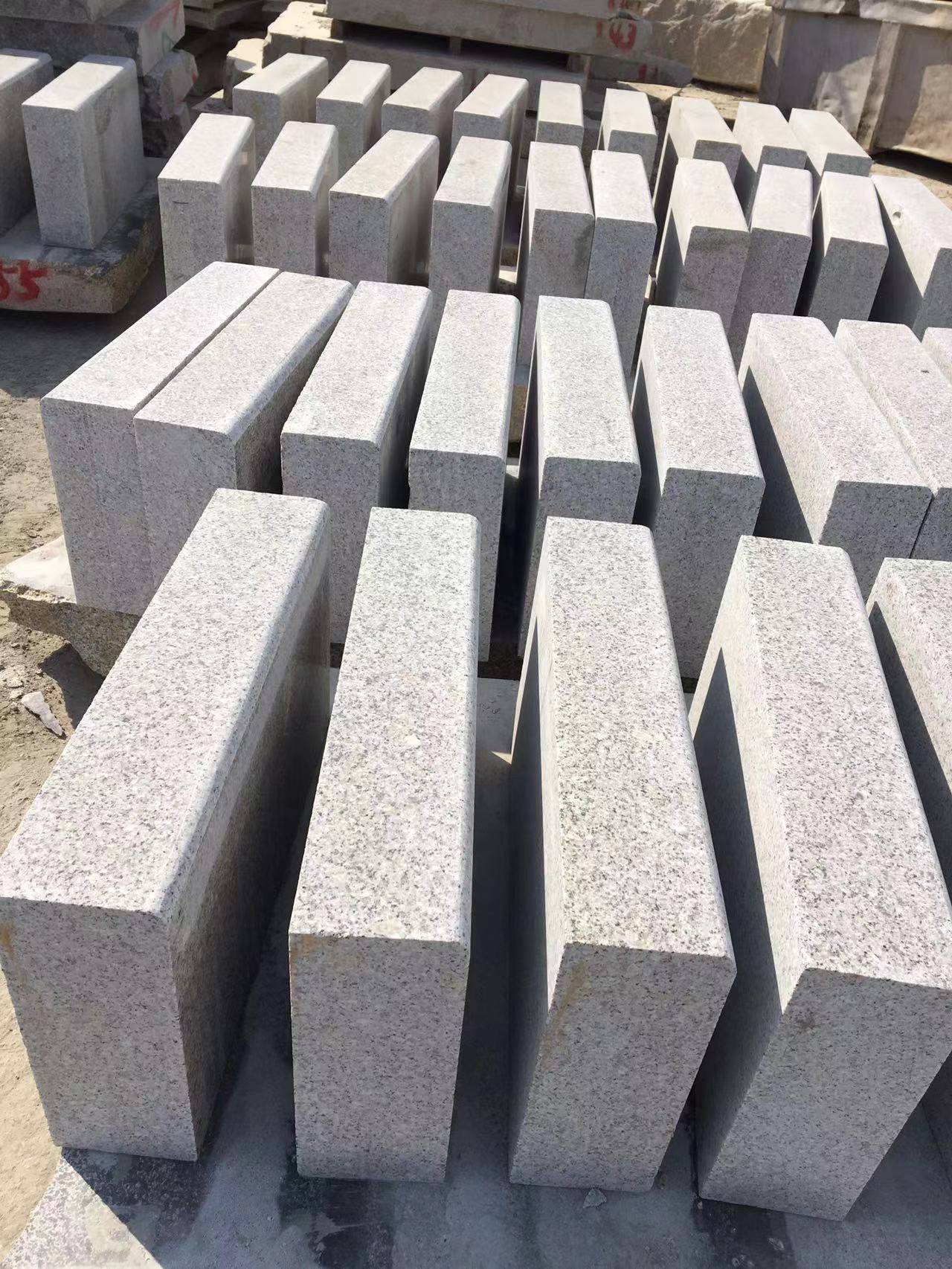 專業(yè)花崗巖石材廠家 地鋪石與路沿石的精細化加工與表面處理