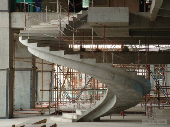 福州復式樓加層改造 專業(yè)施工隊與工程機械的關(guān)鍵角色